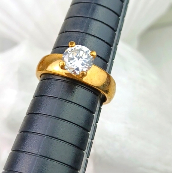 Very Gold Tone & Sparkly Diamond-Like Solitaire Ring - Picture 5 of 13